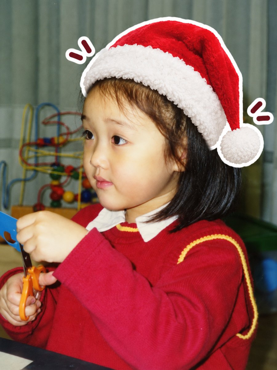 산타 옷을 입은 어린 서현